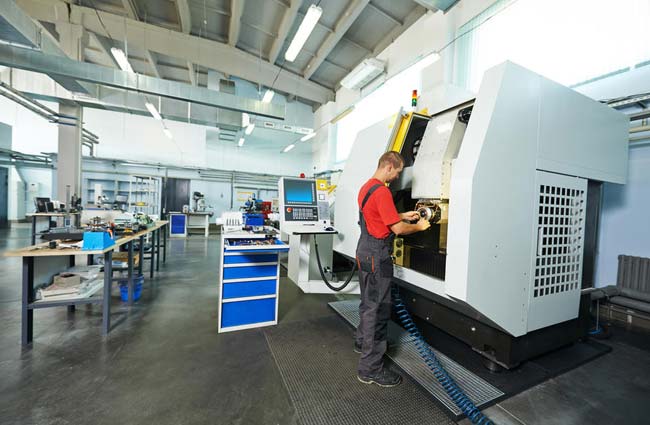 اپراتور دستگاه cnc برش cnc